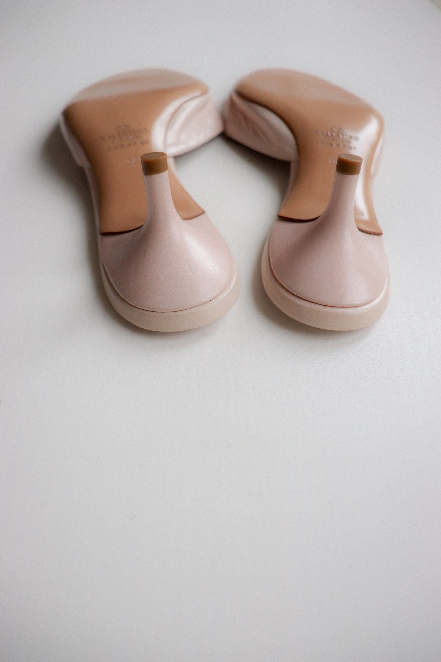 Vintage Valentino Garavani Daisy Mules 37