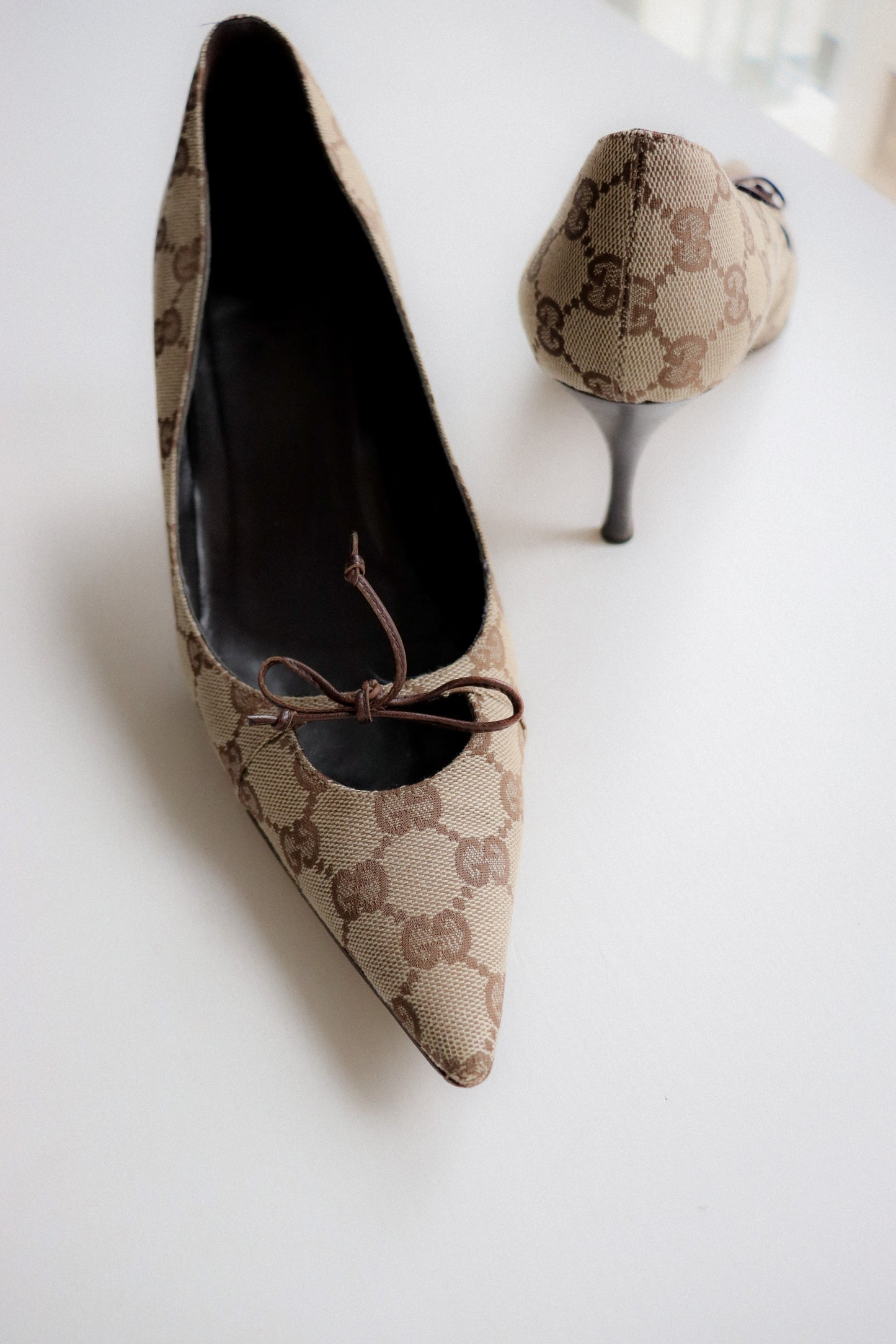 Vintage Gucci Bow Heels 40