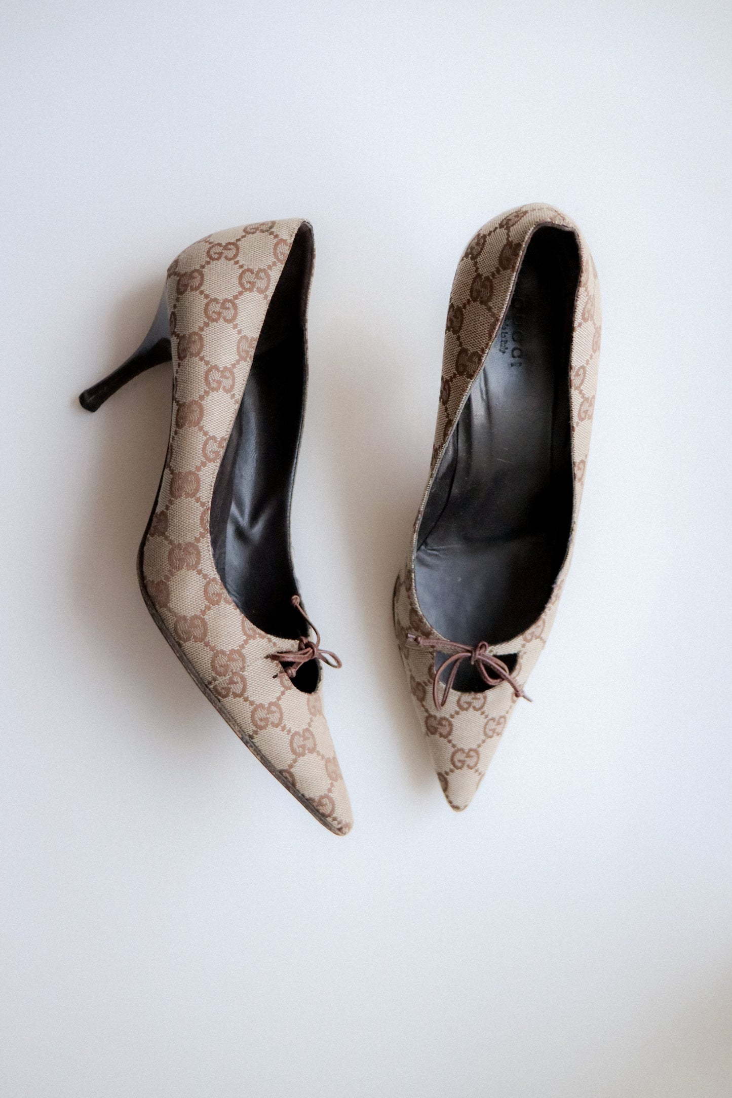 Vintage Gucci Bow Heels 40