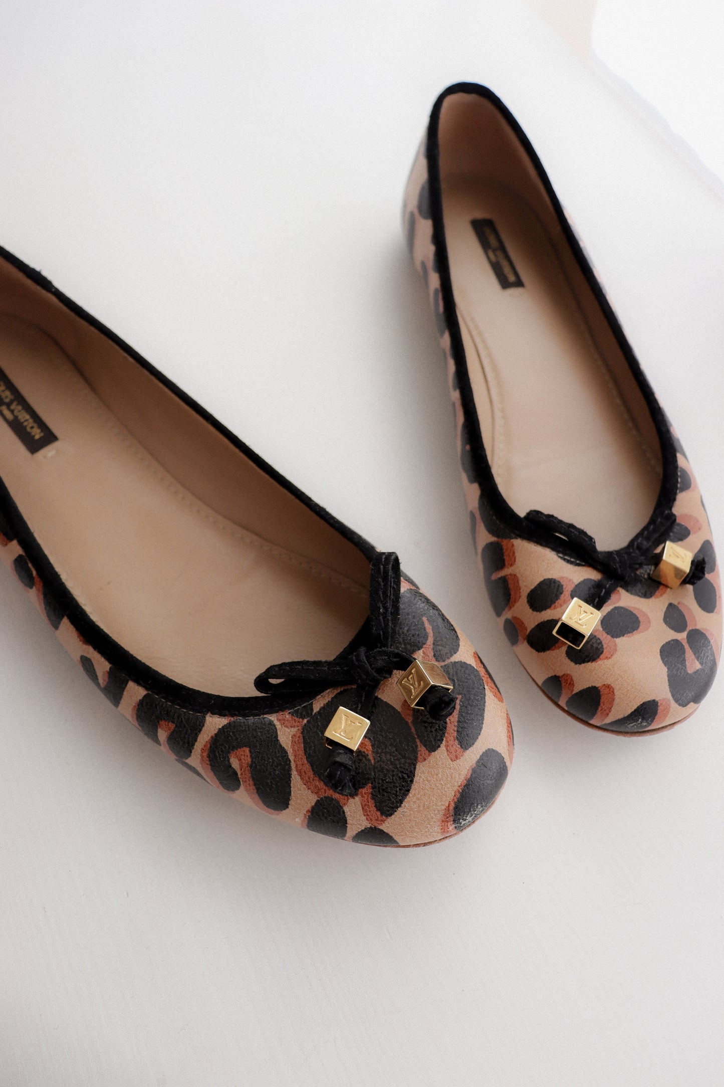 Vintage Louis Vuitton Leo Ballet Flats 39