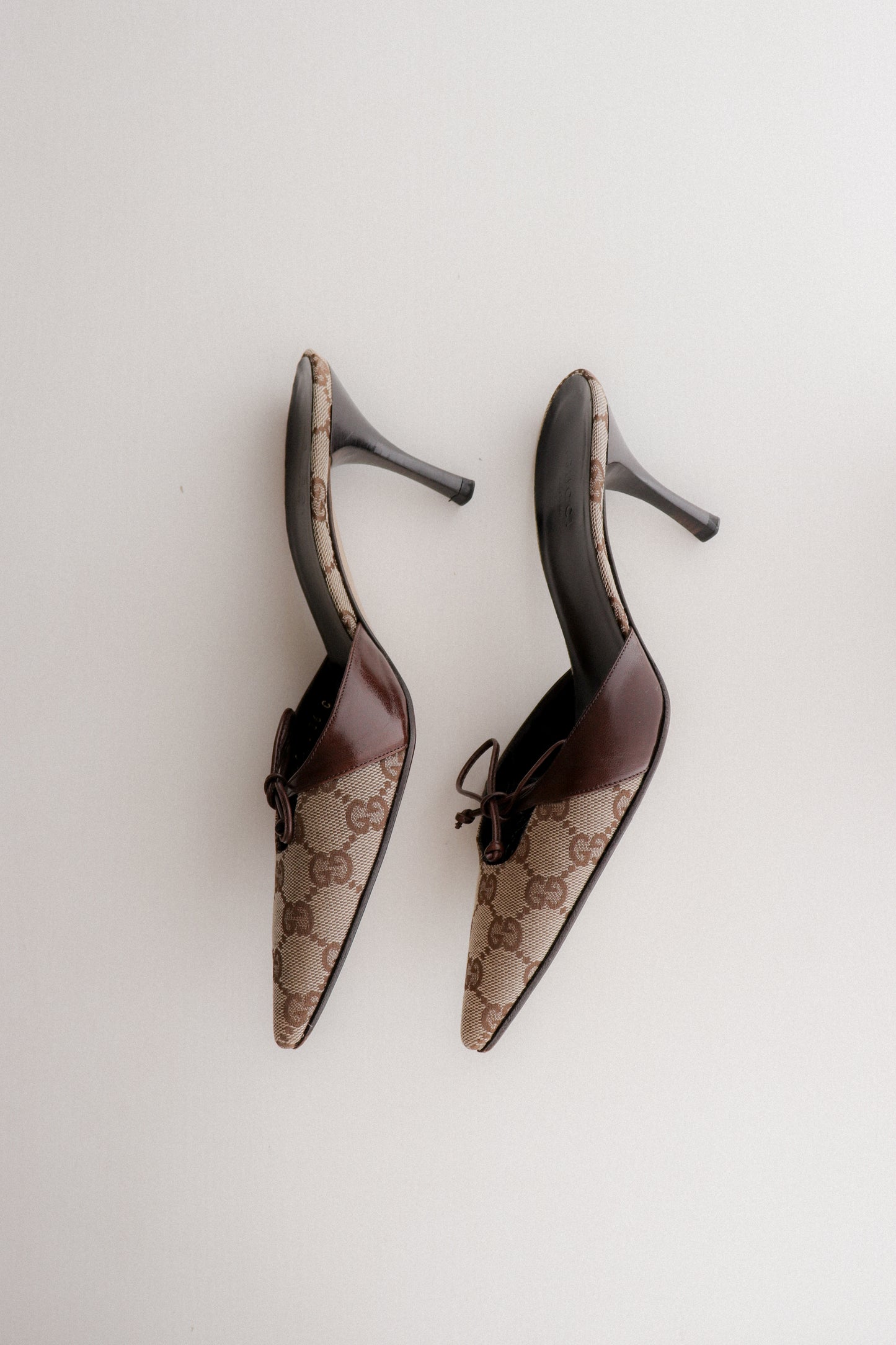 Vintage Gucci Bow Heels 36