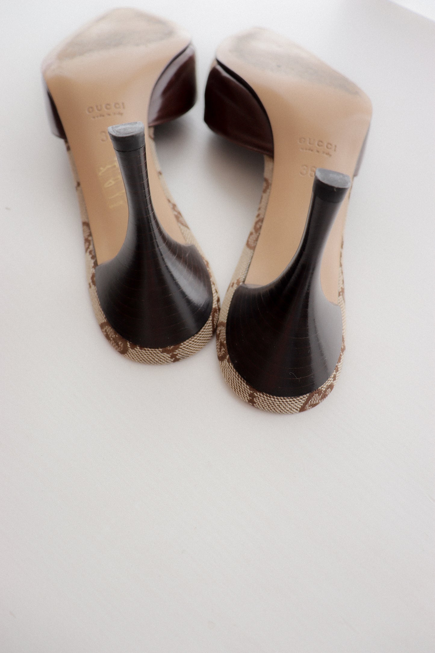 Vintage Gucci Bow Heels 36