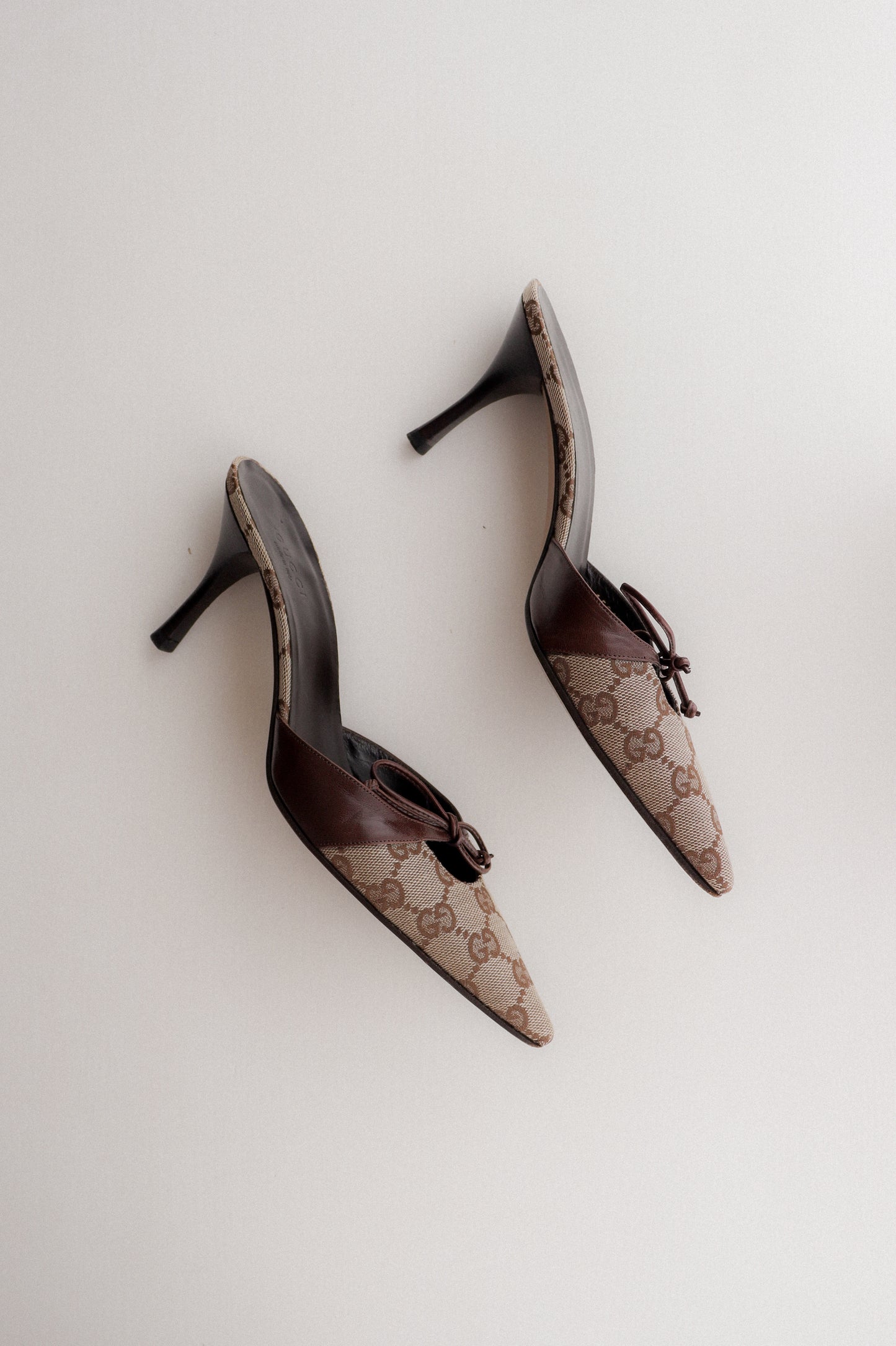 Vintage Gucci Bow Heels 36