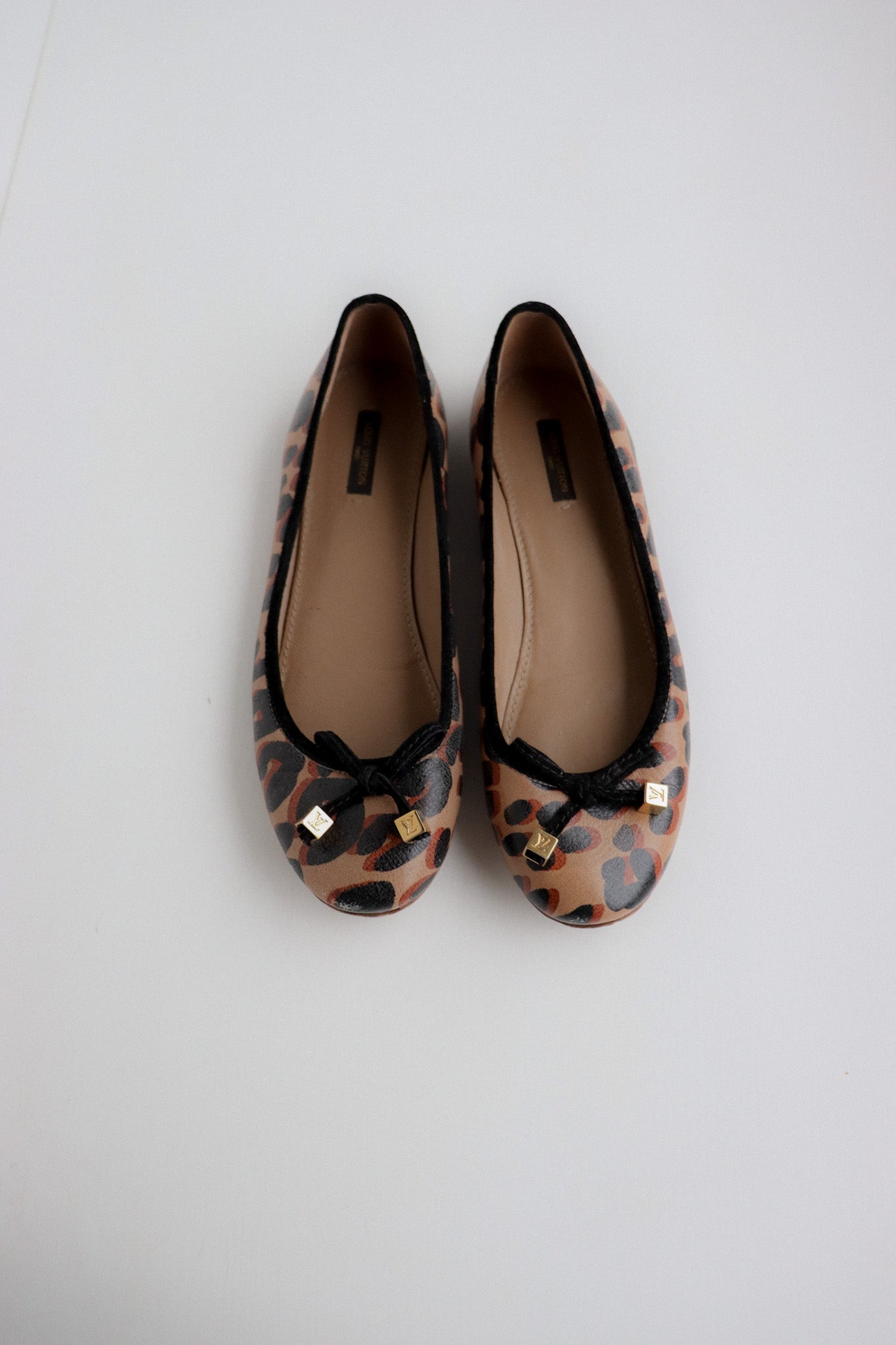 Vintage Louis Vuitton Leo Ballet Flats 39