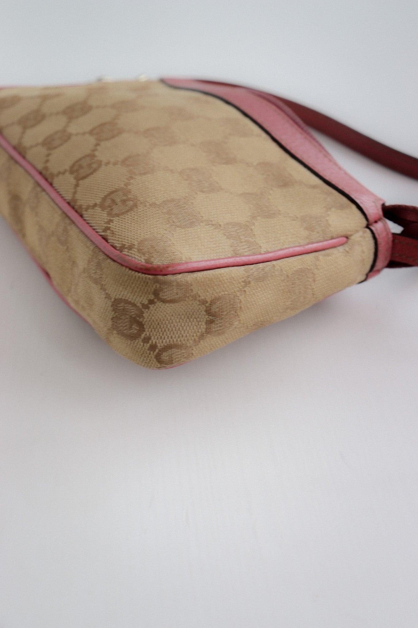 Vintage Gucci Pochette pink