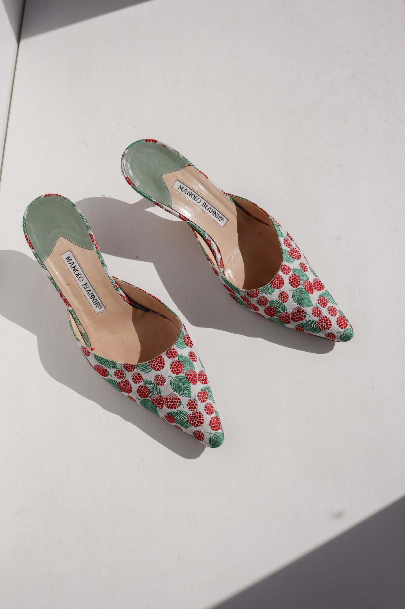 Vintage Manolo Blahnik Raspberry Kitten Heels 38.5