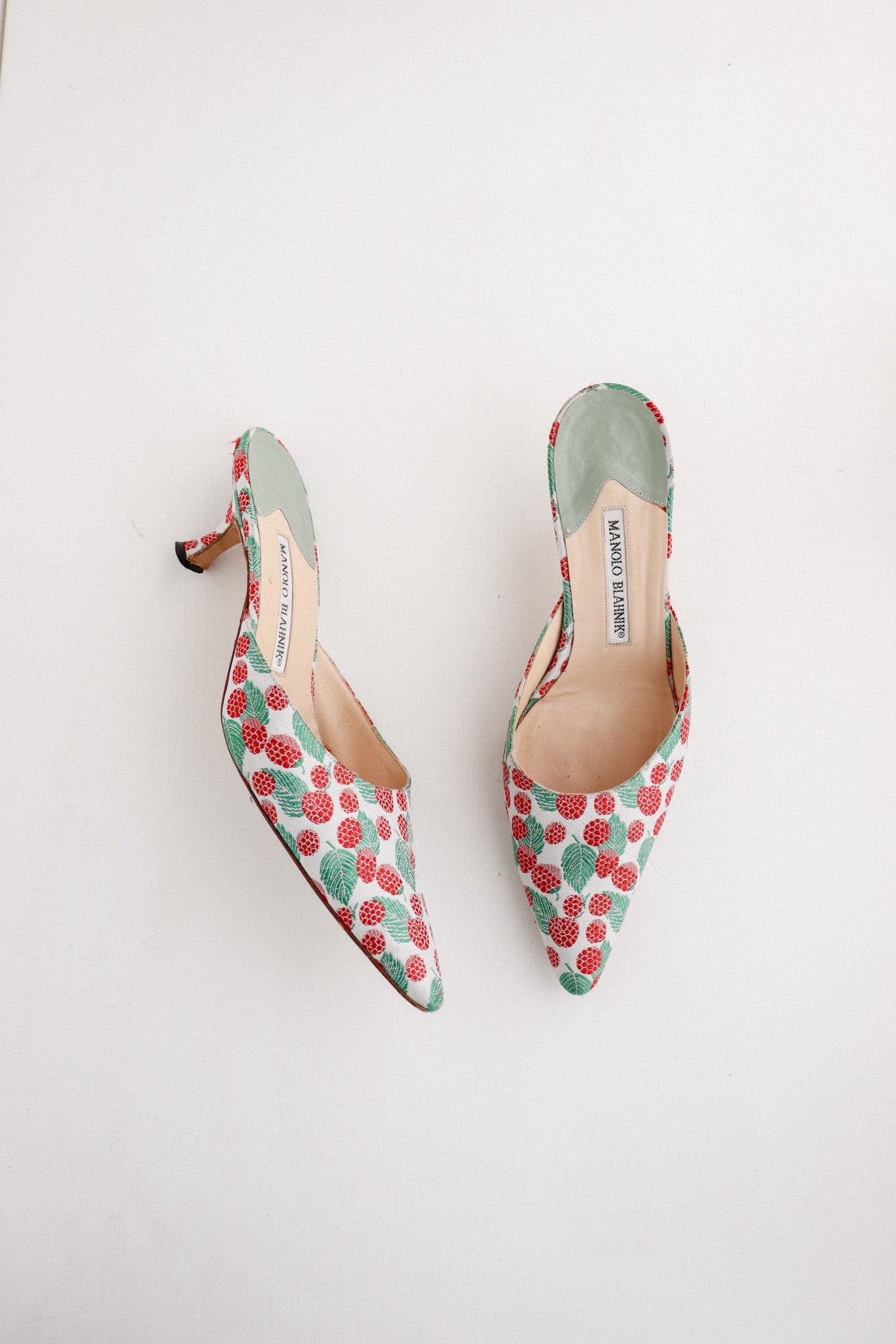 Vintage Manolo Blahnik Raspberry Kitten Heels 38.5