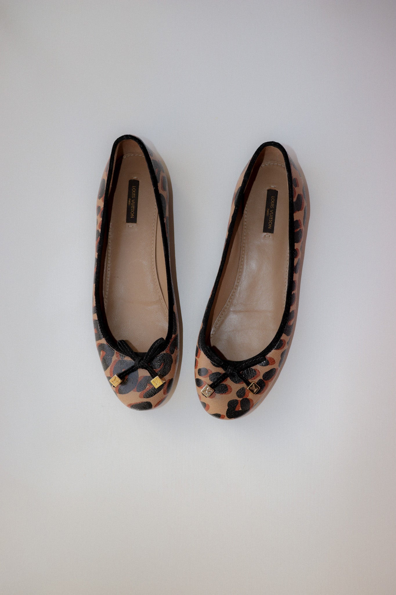 Vintage Louis Vuitton Leo Ballet Flats 39