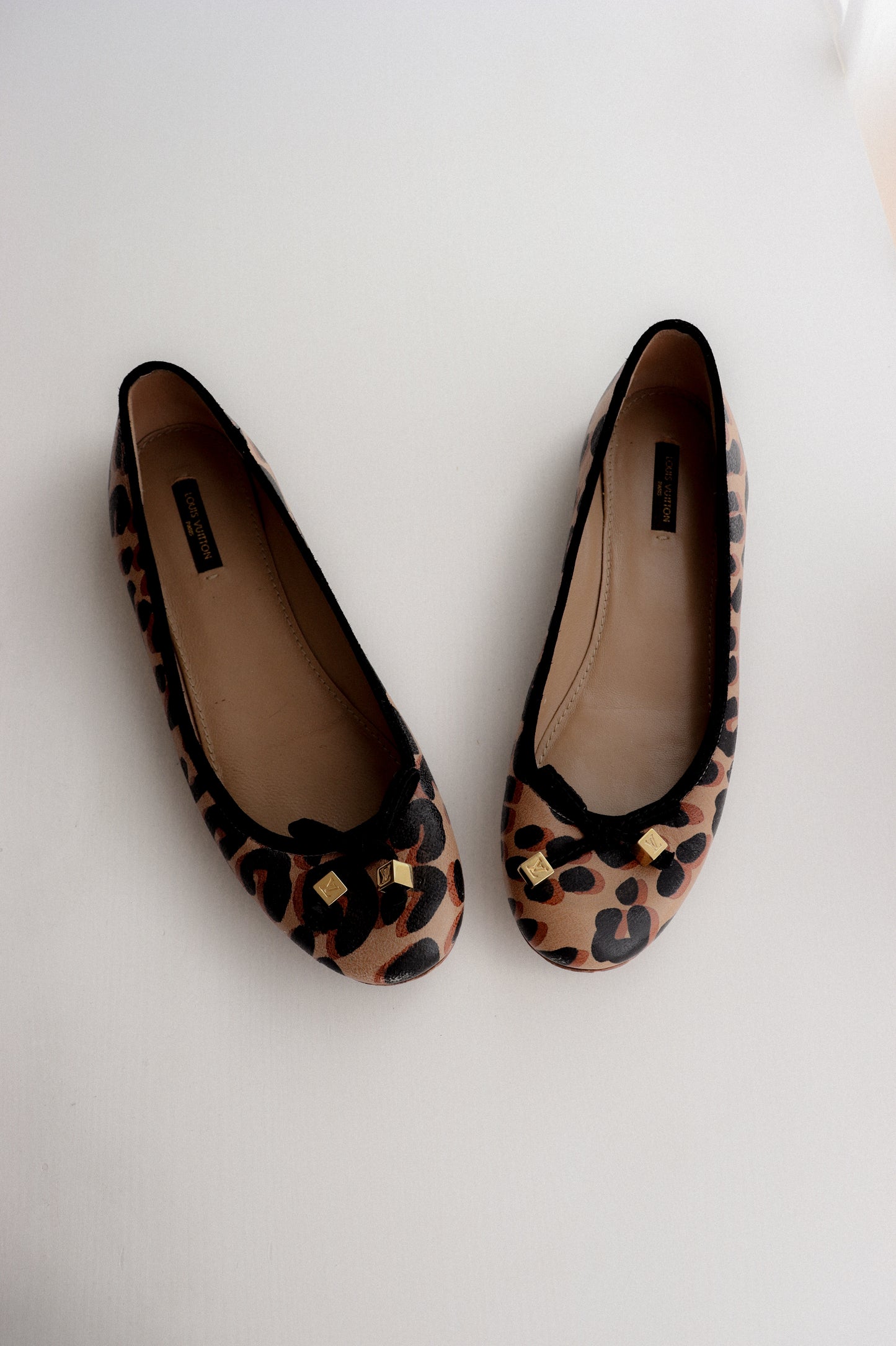 Vintage Louis Vuitton Leo Ballet Flats 39